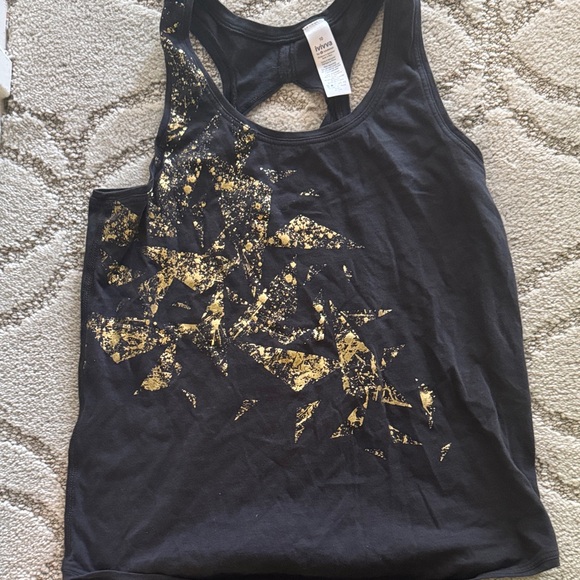 Girls IVIVVA by Lululemon Black Tank Top and shorts size 10 with Gold Pattern - Picture 2 of 5